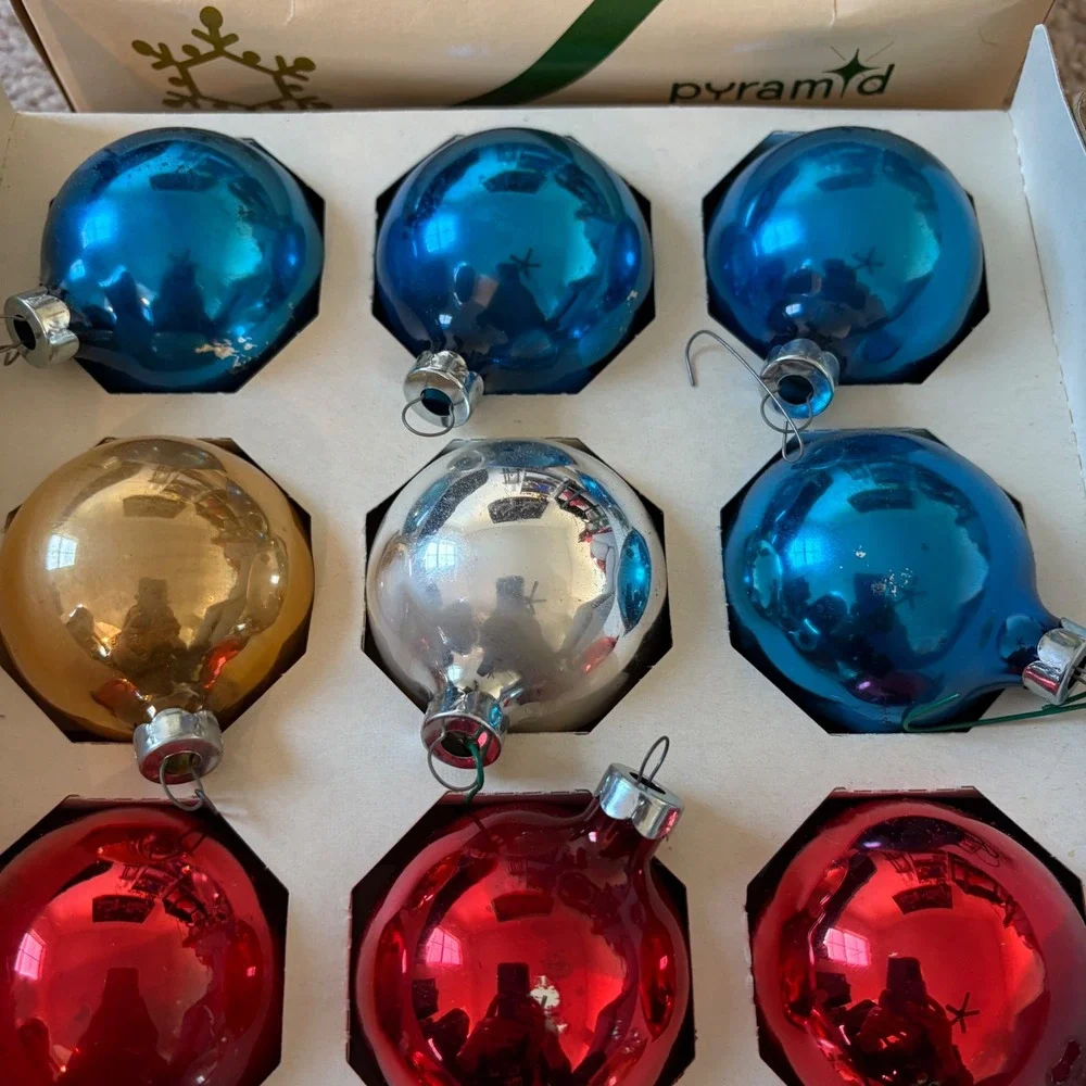 Pyramid Jumbo Christmas Ornaments 15pc Red Blue Silver Gold Made in USA‎ Vintage